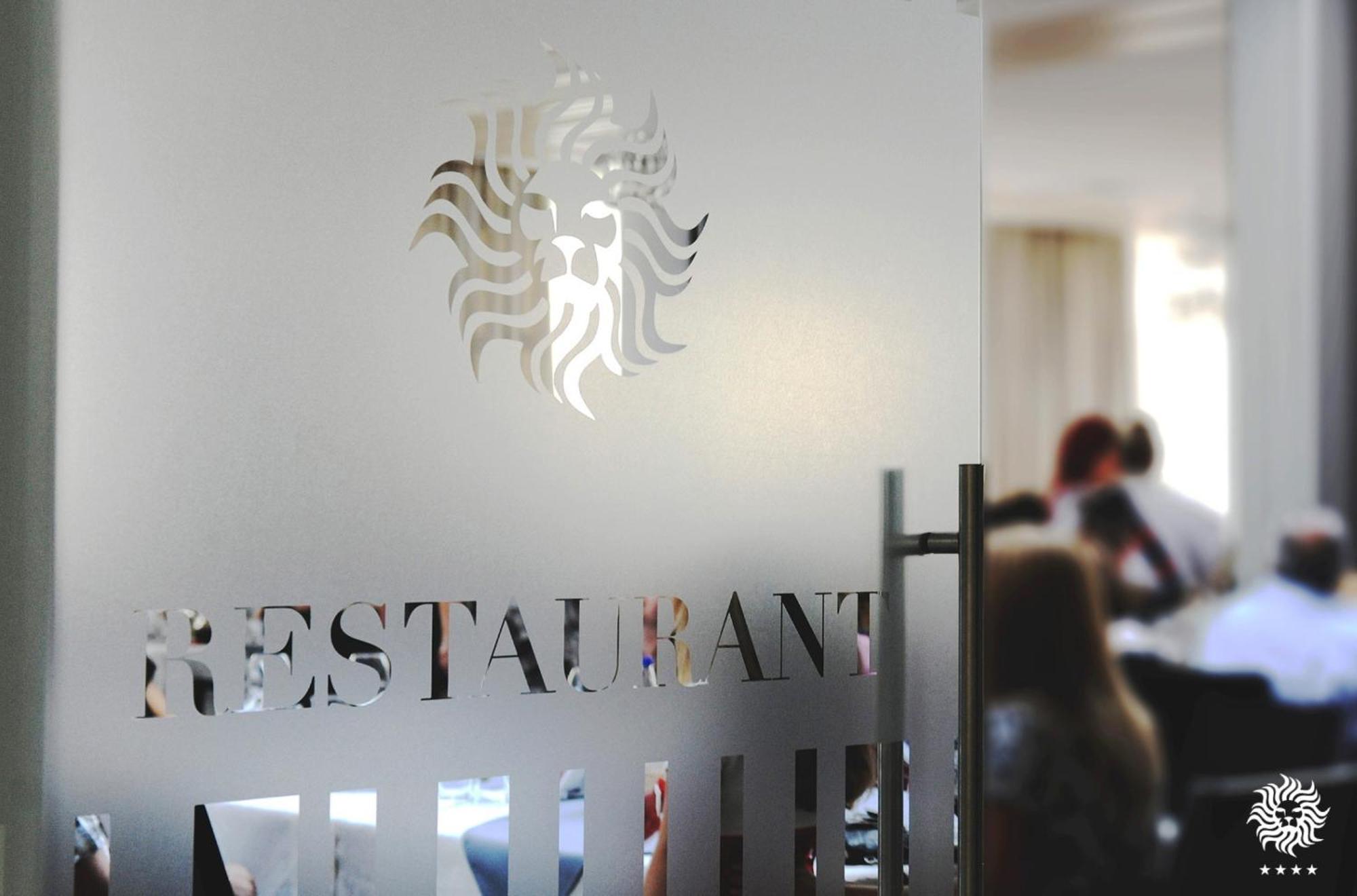 Hotel Leon & Spa Arad Eksteriør bilde