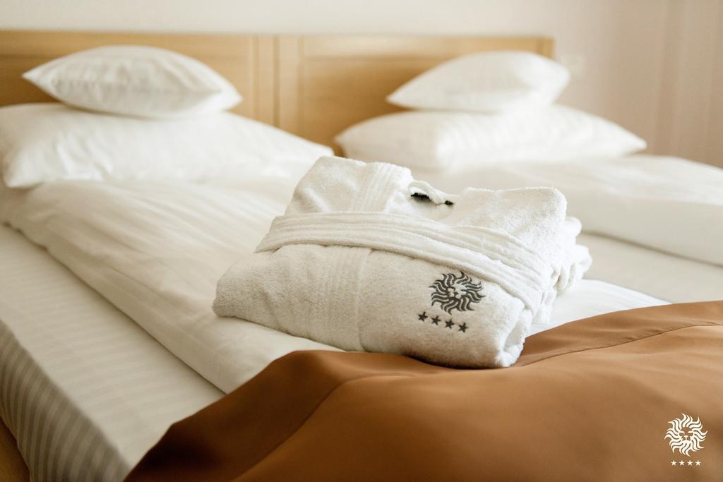 Hotel Leon & Spa Arad Rom bilde