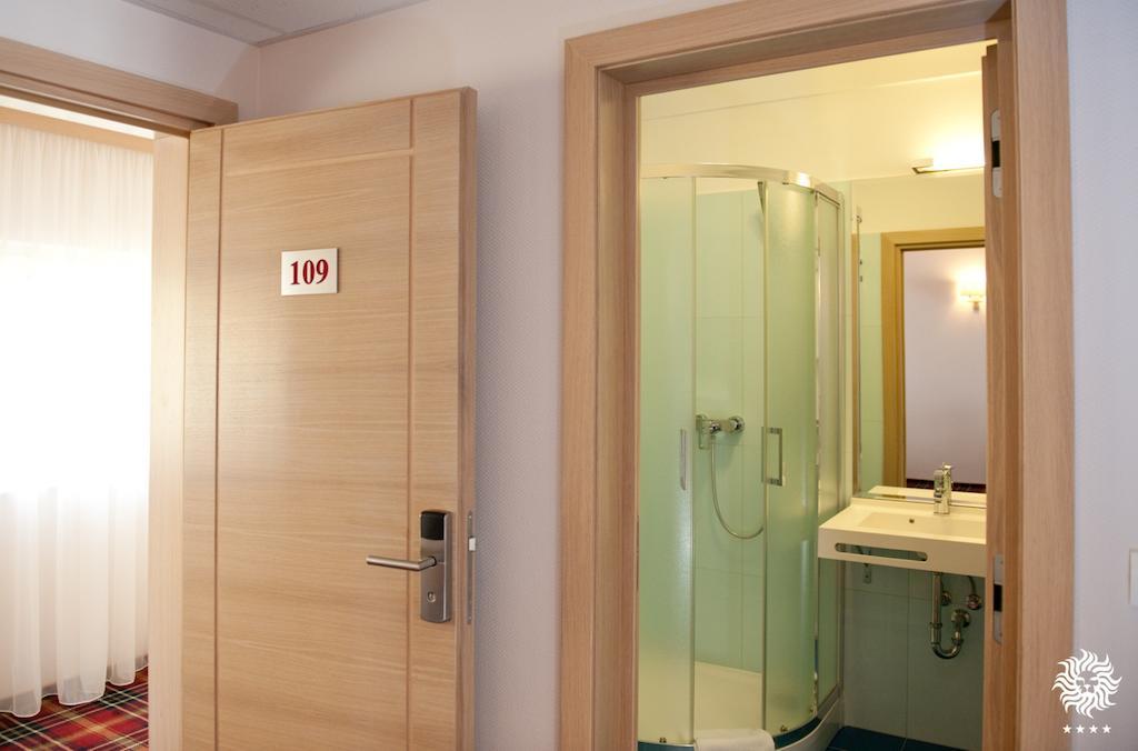 Hotel Leon & Spa Arad Rom bilde
